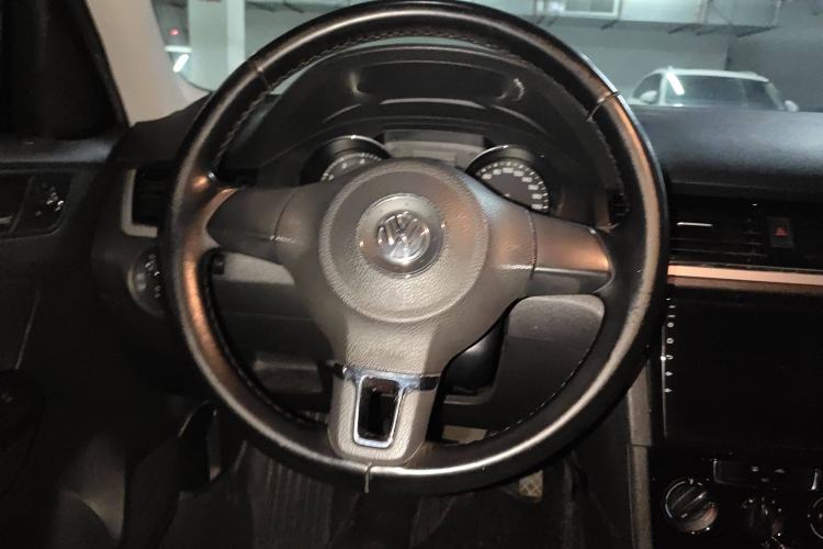 Used Volkswagen Bora 2015 Qihui Edition 1.6L Automatic Fashion Model Steering Wheel