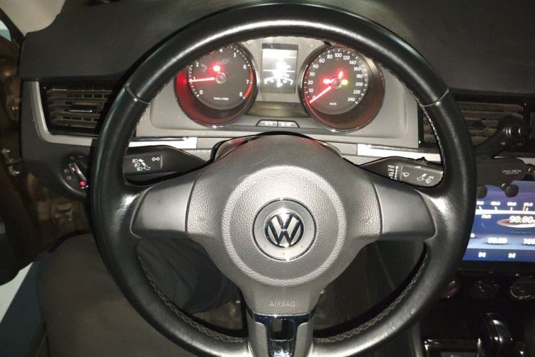 Used Volkswagen Bora 2015 Qihui Edition 1.6L Automatic Fashion Model Steering Wheel