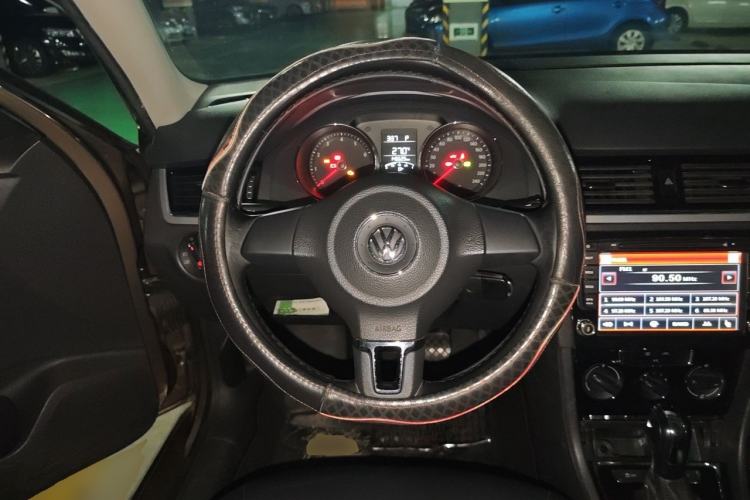 Used Volkswagen Bora 2015 Qihui Edition 1.6L Automatic Fashion Model Steering Wheel