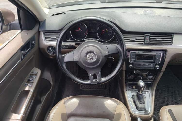 Used Volkswagen Bora 2015 Qihui Edition 1.6L Automatic Fashion Model Steering Wheel