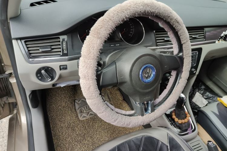 Used Volkswagen Bora 2015 Qihui Edition 1.6L Automatic Fashion Model Steering Wheel