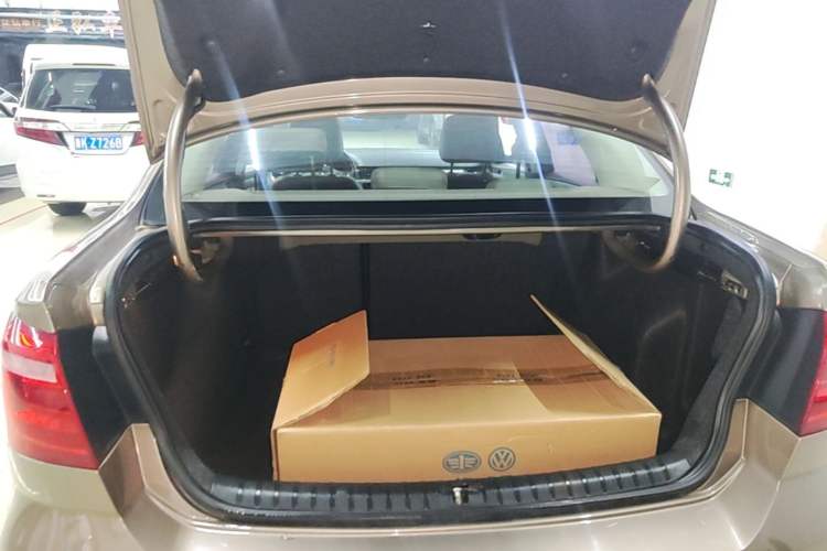 Used Volkswagen Bora 2015 Value Edition 1.6L Automatic Comfort Version Trunk