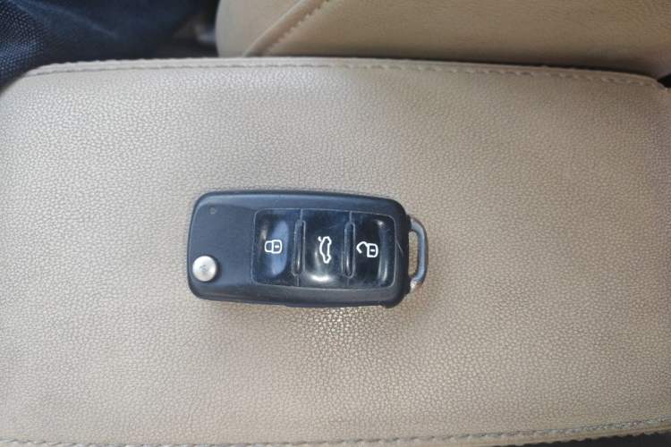 Used Volkswagen Bora 2015 Qihui Edition 1.6L Automatic Fashion Model Vehicle Key