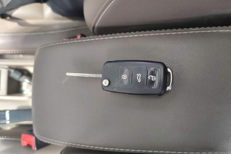 Used Volkswagen Bora 2015 Qihui Edition 1.6L Automatic Fashion Model Vehicle Key