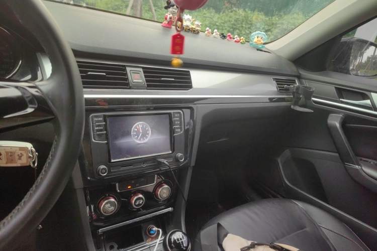 Used Volkswagen Bora 2016 230TSI Manual Comfort Version Audio And AC Panel