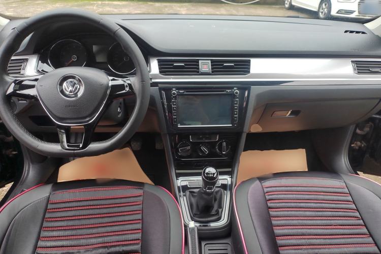 Used Volkswagen Bora 2016 1.6L Manual Comfort Model Center Console