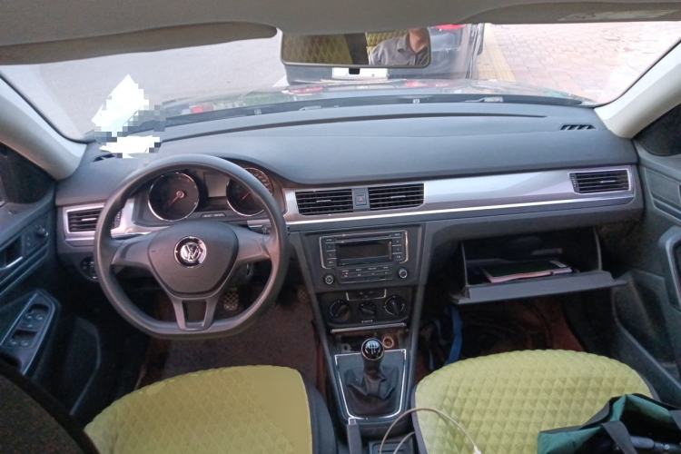 Used Volkswagen Bora 2016 1.6L Manual Fashion Edition Center Console