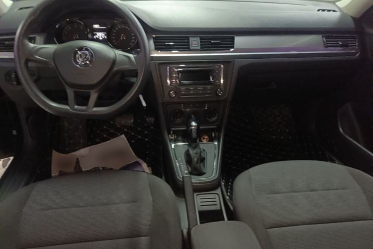 Used Volkswagen Bora 2016 1.6L Automatic Fashion Model Center Console