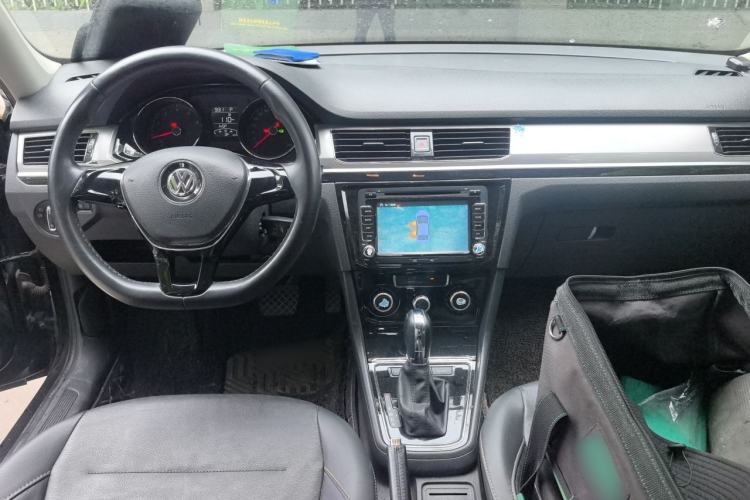 Used Volkswagen Bora 2016 1.6L Automatic Comfort Model Center Console