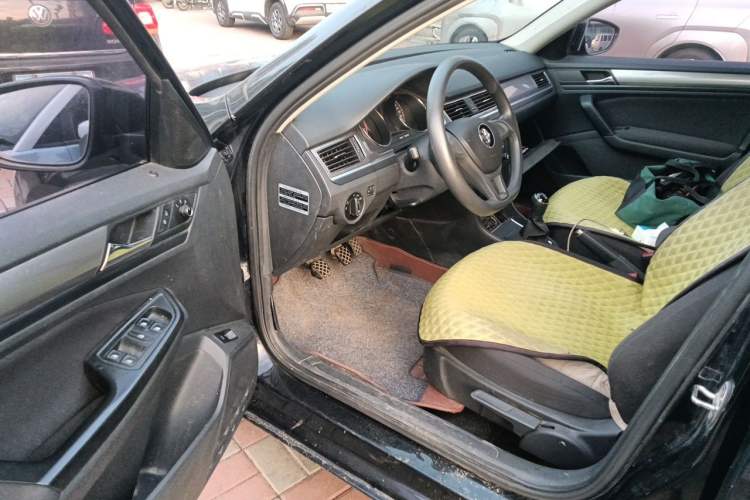 Used Volkswagen Bora 2016 1.6L Manual Fashion Edition Driver Seat