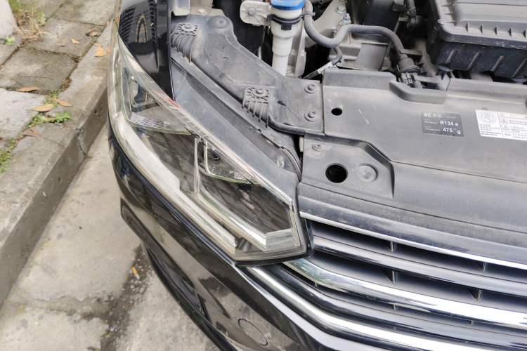 Used Volkswagen Bora 2016 1.6L Automatic Comfort Model Engine Bay Right