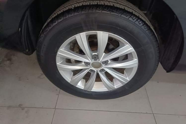 Used Volkswagen Bora 2016 1.6L Automatic Fashion Model Exterior 5