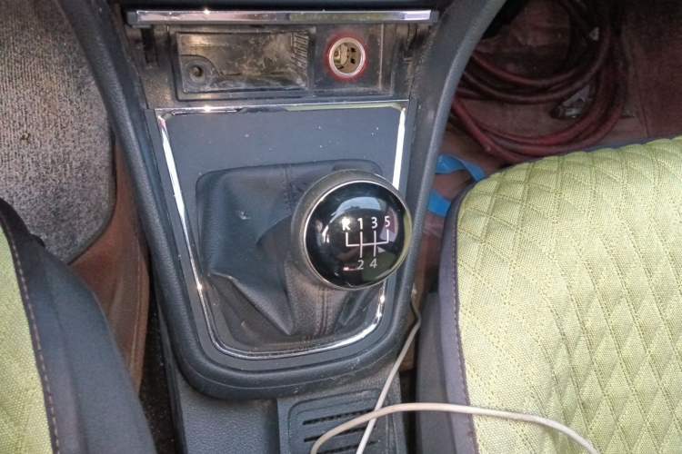 Used Volkswagen Bora 2016 1.6L Manual Fashion Edition Gear Lever