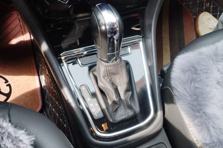 Used Volkswagen Bora 2016 1.6L Automatic Comfort Model Gear Lever