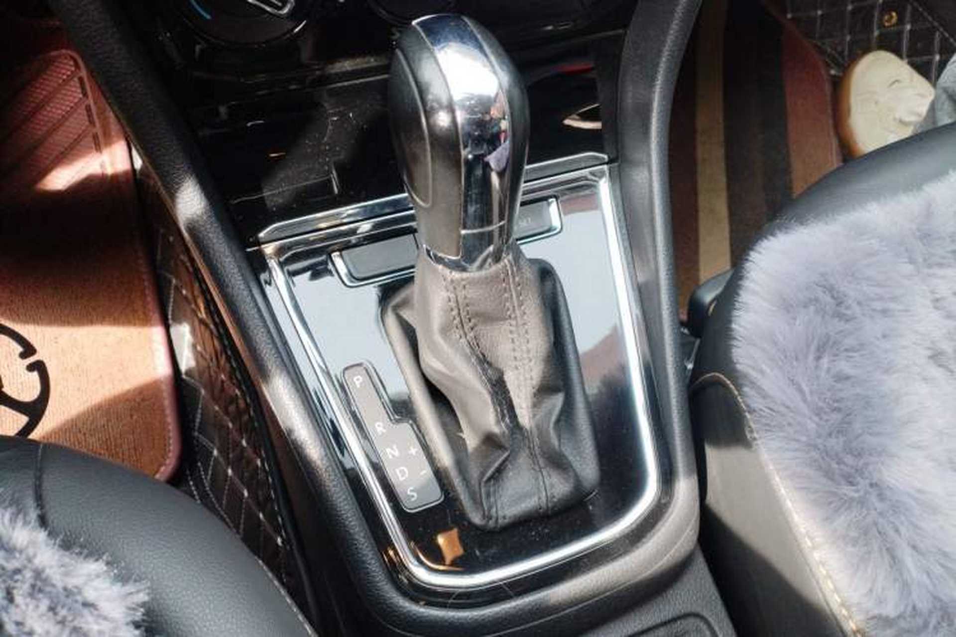 Used Volkswagen Bora 2016 1.6L Automatic Comfort Model Gear Lever