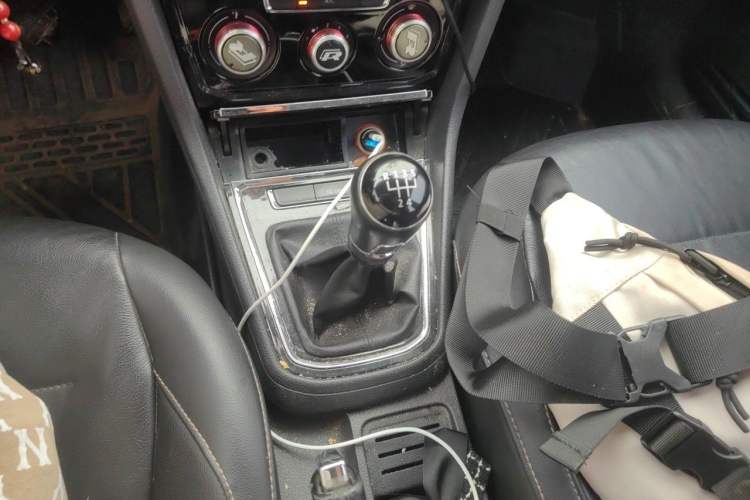 Used Volkswagen Bora 2016 230TSI Manual Comfort Version Gear Lever