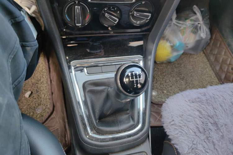 Used Volkswagen Bora 2016 1.6L Manual Comfort Model Gear Lever
