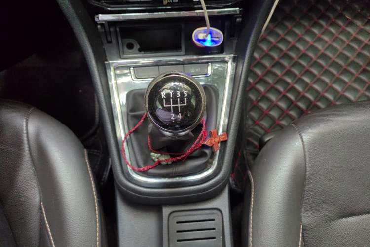 Used Volkswagen Bora 2016 1.6L Manual Comfort Model Gear Lever