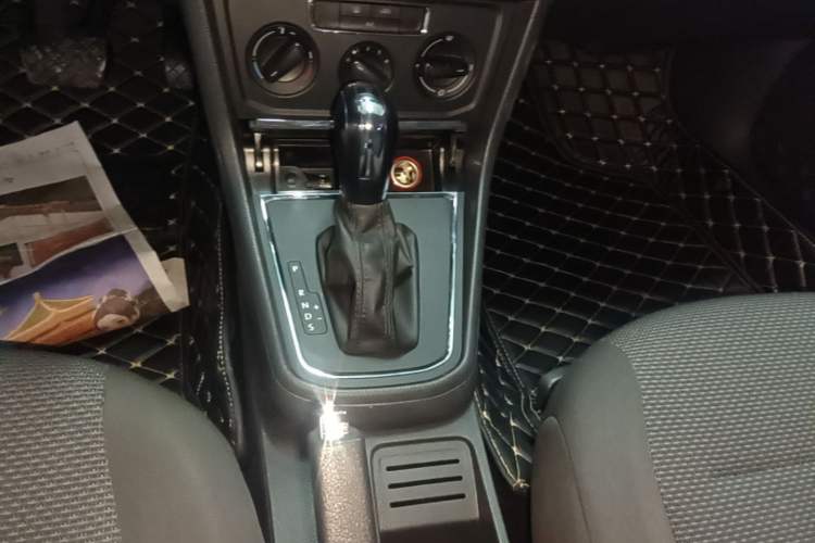 Used Volkswagen Bora 2016 1.6L Automatic Fashion Model Gear Lever