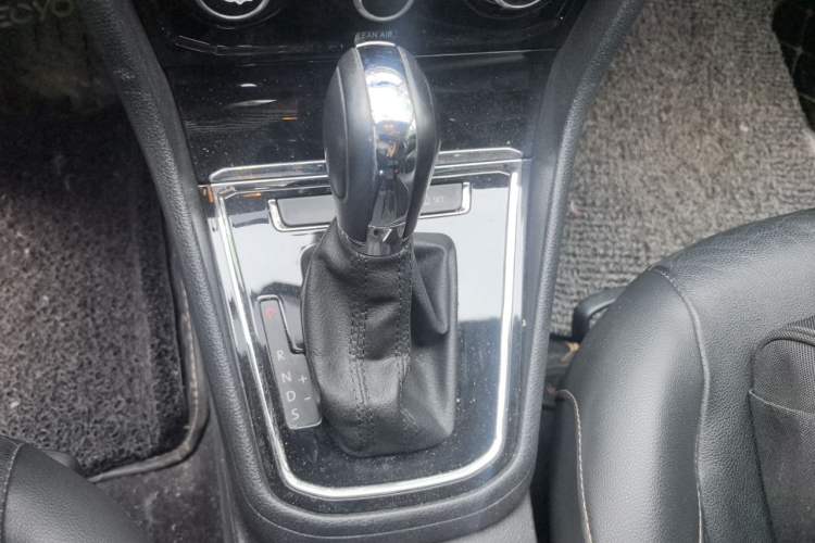 Used Volkswagen Bora 2016 1.6L Automatic Comfort Model Gear Lever