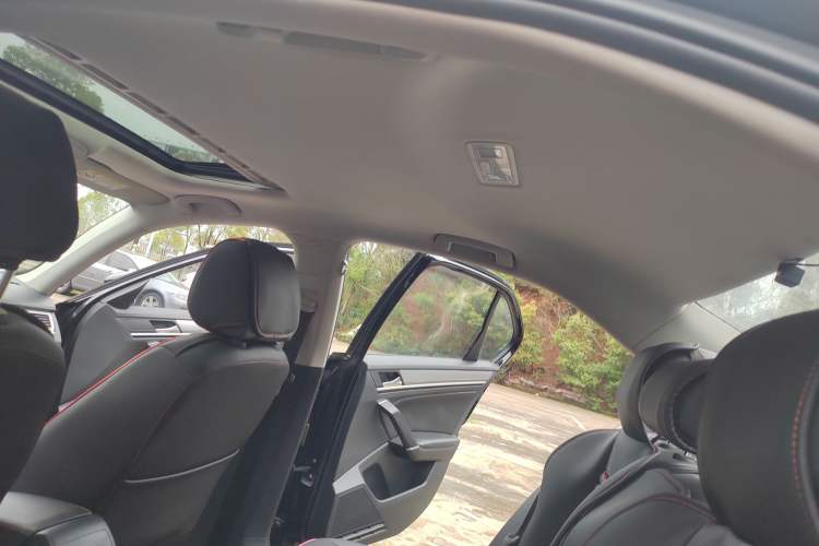 Used Volkswagen Bora 2016 1.6L Manual Comfort Model Headliner