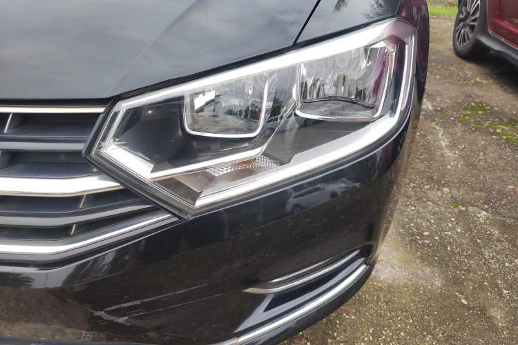 Used Volkswagen Bora 2016 1.6L Manual Comfort Model Left Front Headlight