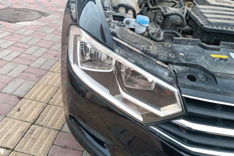Used Volkswagen Bora 2016 1.6L Manual Fashion Edition Right Front Headlight