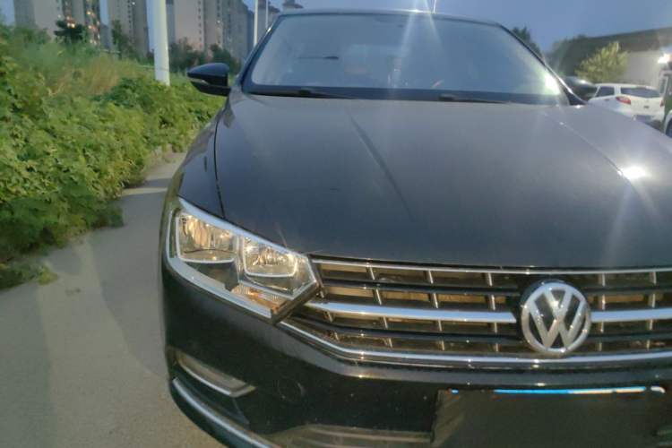 Used Volkswagen Bora 2016 1.6L Manual Comfort Model Right Front Headlight