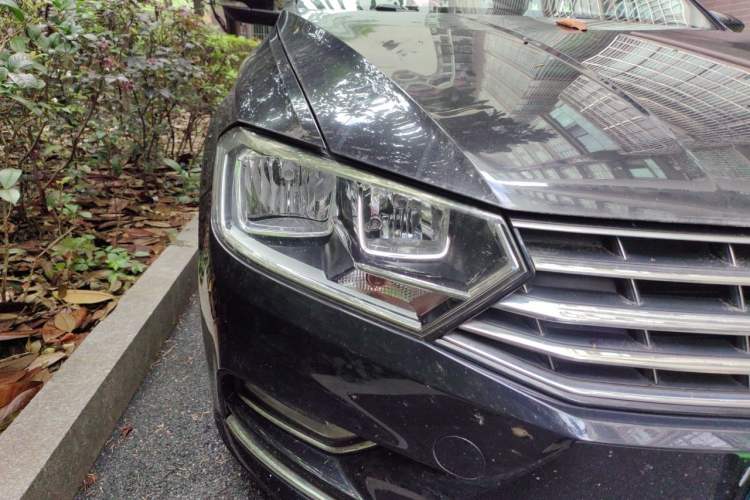 Used Volkswagen Bora 2016 1.6L Manual Comfort Model Right Front Headlight
