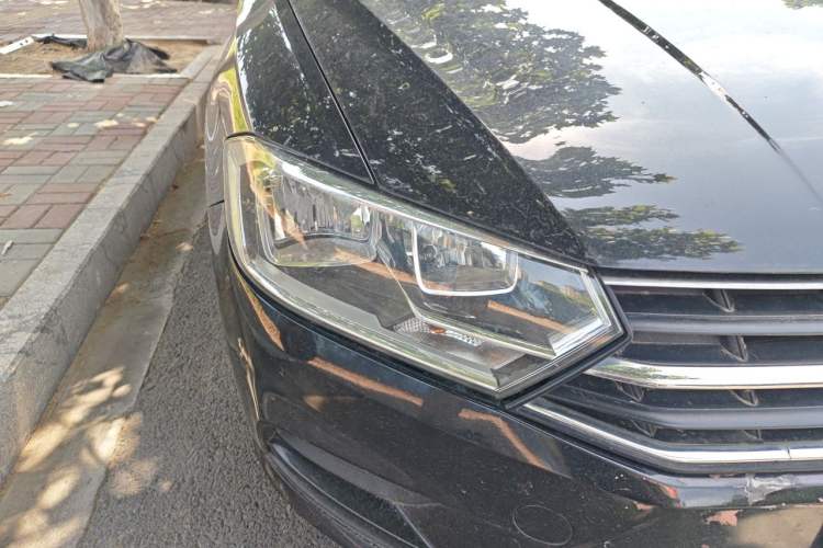 Used Volkswagen Bora 2016 1.6L Manual Fashion Edition Right Front Headlight