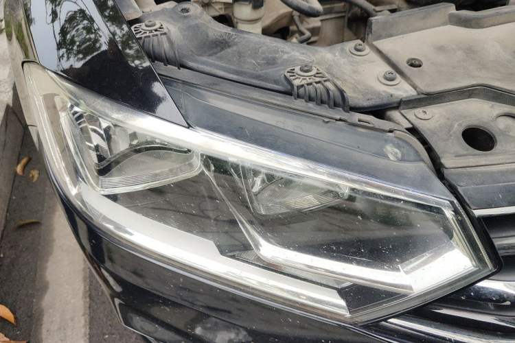 Used Volkswagen Bora 2016 1.6L Automatic Comfort Model Right Front Headlight