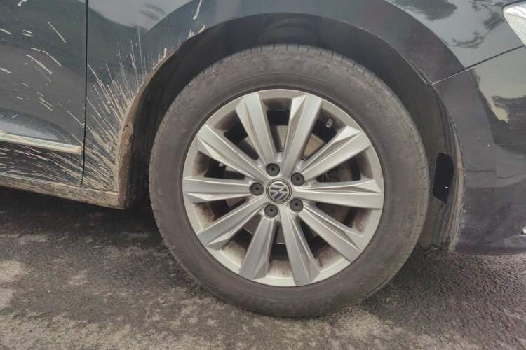 Used Volkswagen Bora 2016 230TSI Manual Comfort Version Right Front Wheel Hub