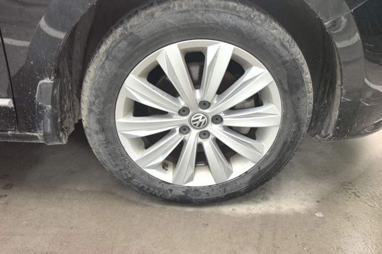 Used Volkswagen Bora 2016 1.6L Automatic Comfort Model Right Front Wheel Hub