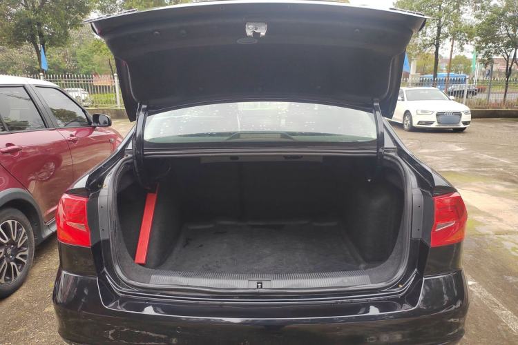 Used Volkswagen Bora 2016 1.6L Manual Comfort Model Trunk