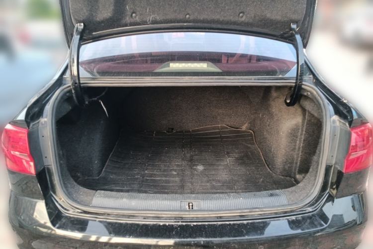 Used Volkswagen Bora 2016 1.6L Manual Fashion Edition Trunk