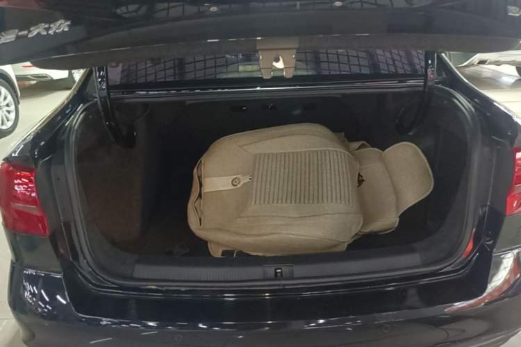 Used Volkswagen Bora 2016 1.6L Automatic Fashion Model Trunk