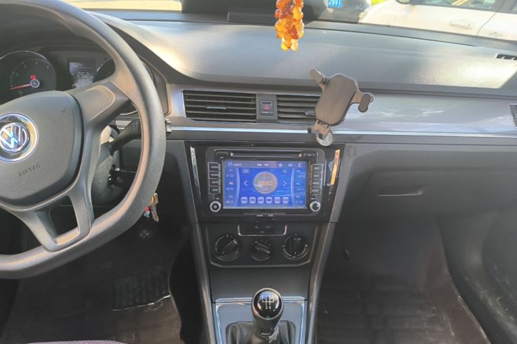 Used Volkswagen Bora 2016 1.6L Manual Fashion Edition Audio And AC Panel