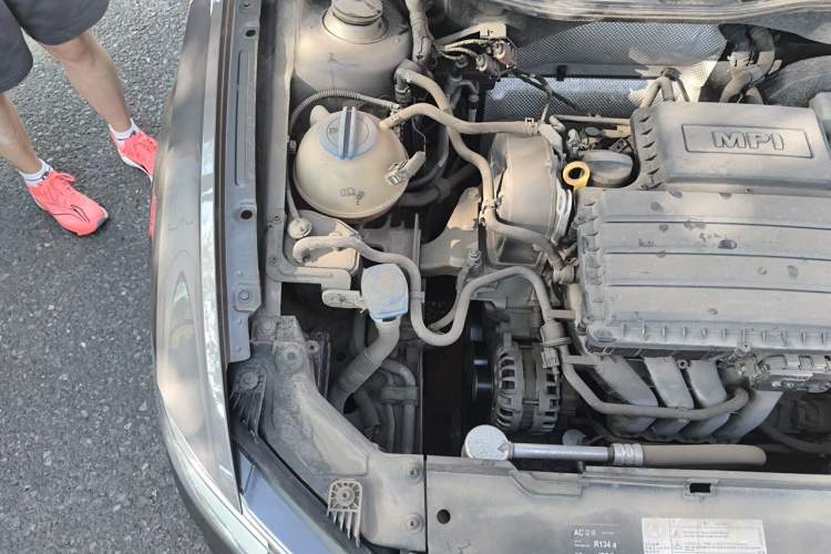 Used Volkswagen Bora 2016 1.6L Manual Fashion Edition Engine Bay Right