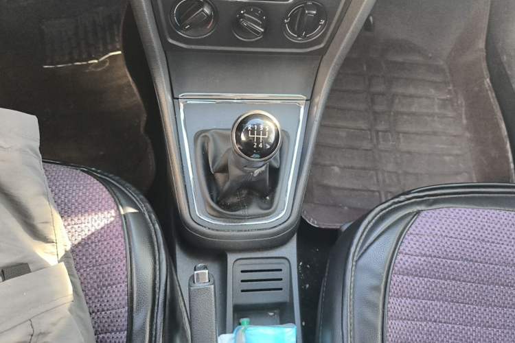 Used Volkswagen Bora 2016 1.6L Manual Fashion Edition Gear Lever