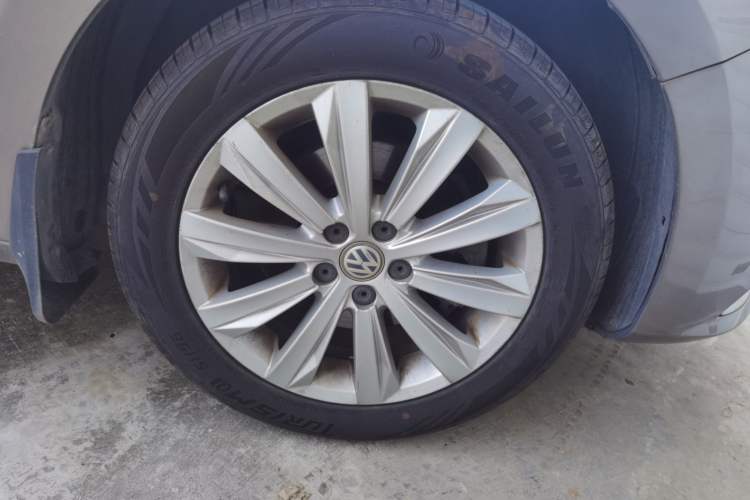 Used Volkswagen Bora 2016 1.6L Automatic Comfort Model Right Front Wheel Hub
