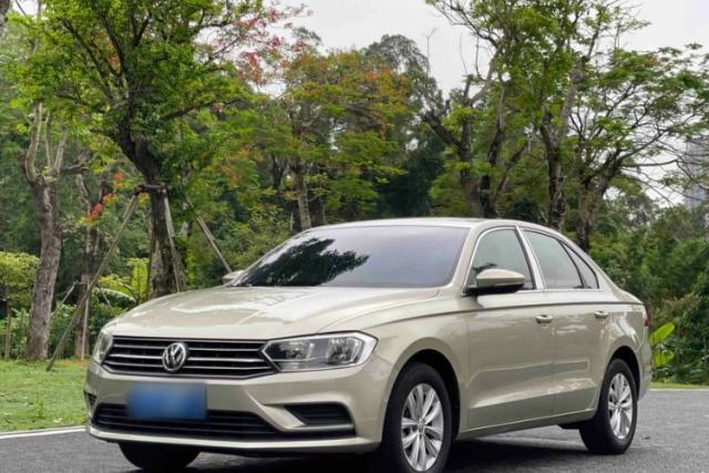 Volkswagen Bora 2016 1.6L Automatic Fashion Model مستعملة