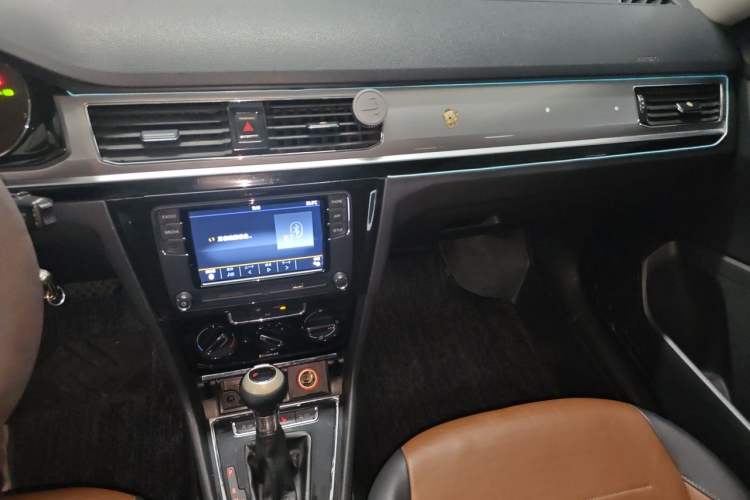 Used Volkswagen Bora 2016 1.6L Automatic Comfort Model Audio And AC Panel