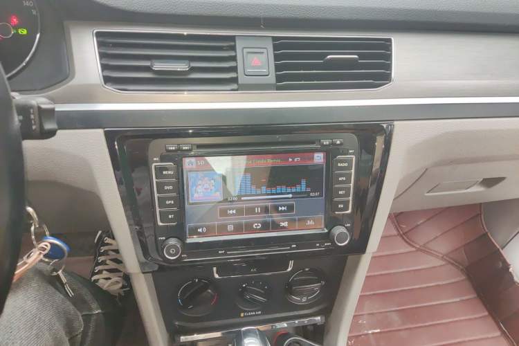 Used Volkswagen Bora 2016 1.6L Automatic Fashion Model Audio And AC Panel