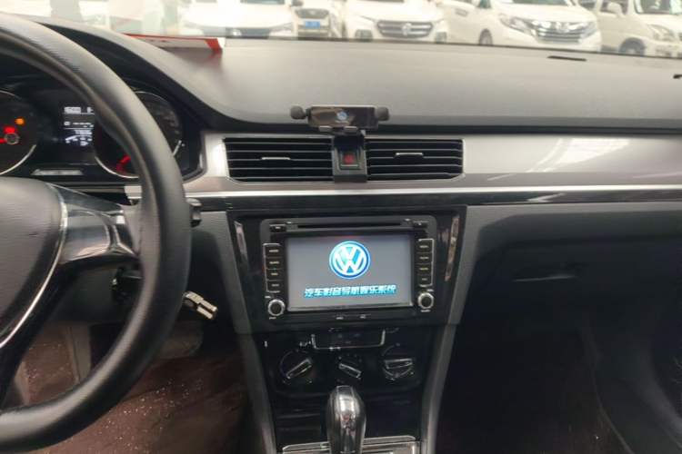 Used Volkswagen Bora 2016 1.6L Automatic Comfort Model Audio And AC Panel