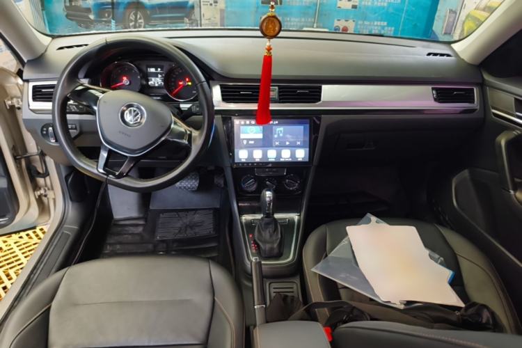 Used Volkswagen Bora 2016 1.6L Automatic Comfort Model Center Console