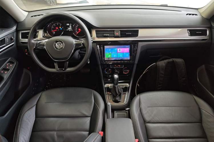 Used Volkswagen Bora 2016 1.6L Automatic Comfort Model Center Console