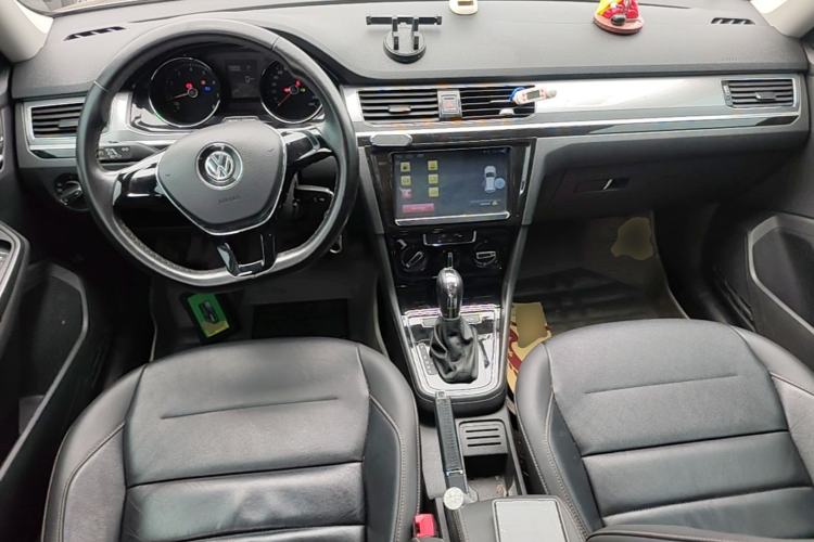 Used Volkswagen Bora 2016 230TSI DSG Comfort Model Center Console