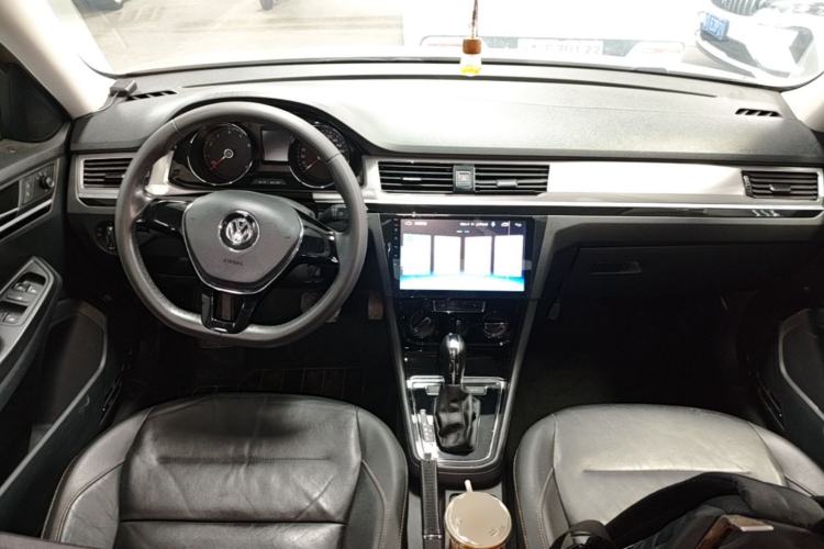 Used Volkswagen Bora 2016 1.6L Automatic Comfort Model Center Console