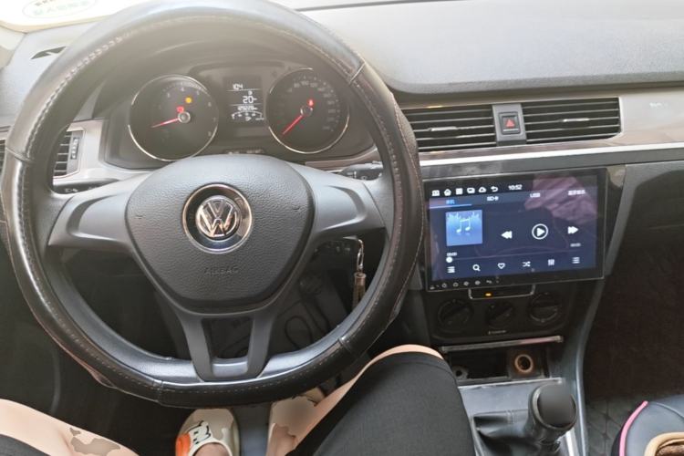 Used Volkswagen Bora 2016 1.6L Manual Fashion Edition Center Console