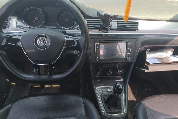 Used Volkswagen Bora 2016 1.6L Manual Comfort Model Center Console